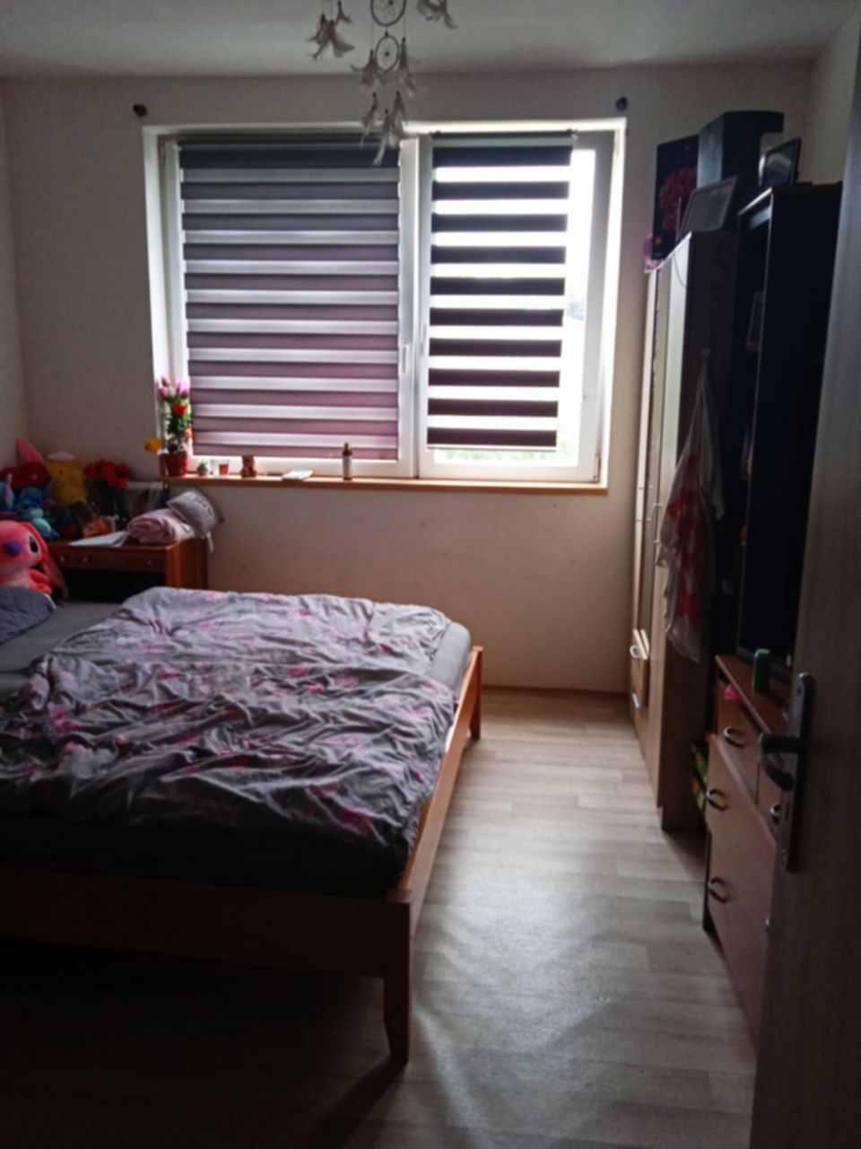 V zastoupení majitele nabízíme ke koupi velmi pěkný a udržovaný byt o dispozici 2+1 a celkové výměře 49 m², situovaný v klidné části Šumperka, v panelovém domě s dobrou občanskou vybaveností.
